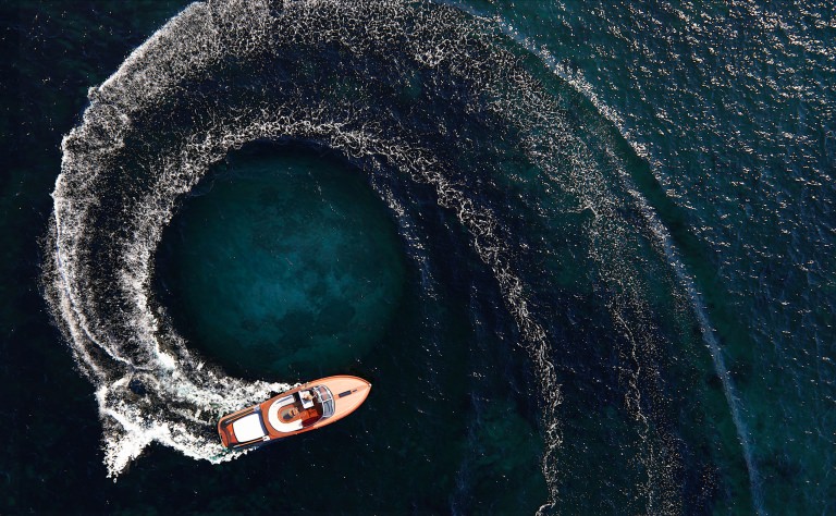 Photo like 3D speedboat rendering circling in the dark ocean waters reflecting the Moon in Florida, Miami